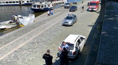 Z Vltavy vytáhli divnou věc, lekli se a hodili ji zpět. Co objevili policisté?