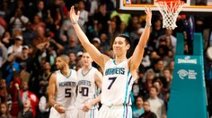 San Antonio zasáhla kocovina. Dokonalý obrat řídil Jeremy Lin