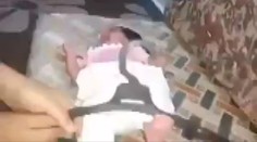 Zrůdný otec: Takhle mučil malou holčičku, matka fandila! VIDEO