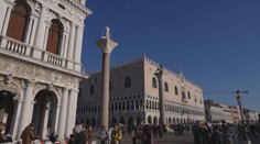 Benátky bojují proti davům turistů. Italské město začalo vybírat poplatek