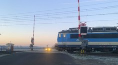 Nefunkční světla i závory na přejezdu. Řidiči musí dát pozor a dodržet pravidla
