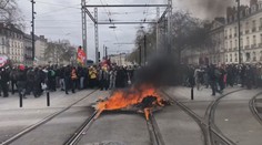 Francouzi dál protestují proti Macronovi. Ničili jeho oblíbenou restauraci