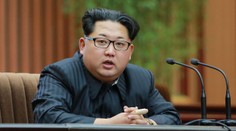 Malý muž s velkým obrazem! Kim Čong-un ukázal svůj portét
