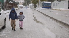 Uprchlíci v Evropě trpí kvůli mrazu. Na jejich stany napadl sníh