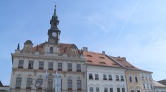 Končící rada rozhodla o smlouvě za tři čtvrtě miliardy, nová se bouří