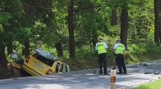 Při srážce aut u Plzně zemřela řidička, zranilo se i malé dítě