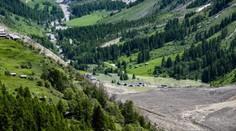Sesunutý alpský ledovec ohrožuje celé údolí. Úřady zvažují další evakuace