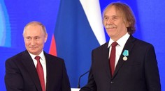 Nohavicovi zakazují kvůli Putinovi zpívat. Zbytečné kádrování, říká kritik. ANKETA