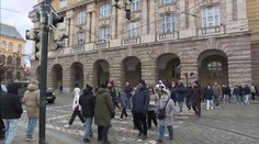 Cizinci mají o studium v Česku velký zájem. Jejich žádosti úřady nestihají odbavit