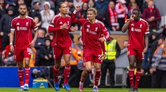 Liverpool v Carabao Cupu urval výhru v závěru, Chelsea měla potíže s Lincolnem