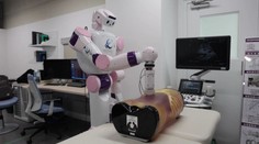 O seniory se v Japonsku postarají roboti. V budoucnu mají zvládnout cokoli