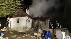 Oheň zničil opravenou chatu, škoda zřejmě dosáhne milionu