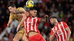 Barcelona po třinácti zápasech v lize padla. Na čele má pořád velký náskok