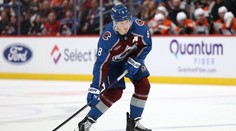 Těžko najít lepšího hráče v lize, říká lídr bodování NHL o šestibodovém Makarovi