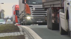 Nový úsek dálnice D11 měl odlehčit obcím. Kamiony ho ale nevyužívají