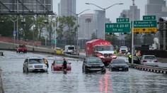 Bleskové záplavy ochromily New York, lidé se brodili, doprava zkolabovala