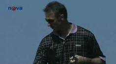 Video: Dominik Hašek hrál golf bez bot!