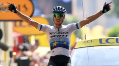 Trentin ujel všem a slaví. Ve žlutém zůstal Francouz Alaphilippe