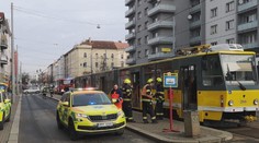 V Plzni tramvaj srazila starší ženu, ta s vážnými zraněními skončila v nemocnici