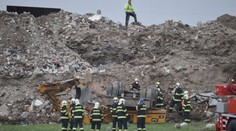 Bagr sjel na Mělnicku ze stráně a převrátil se! Řidič byl na místě mrtvý