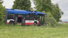 Řidič měl pod vlivem drog zavinit nehodu autobusu! Policie ho obvinila