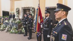 Policie vypravila služební pohřeb kolegovi. Zemřel při vyšetřování nehody na D5