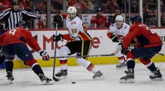 Jágr asistoval, mazácky zakryl výhled a Calgary slavilo výhru!