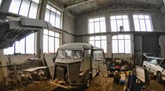 Češi zachránili vrak legendárního Citroënu. Prasečí nos spojili s pivem