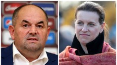 Není tam někde nějaká dvacka? Ty jsi šíbr, chválil Pelta náměstkyni