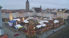 Každý si zde najde to své a jsou více rodinné, chválí lidé budějovické trhy
