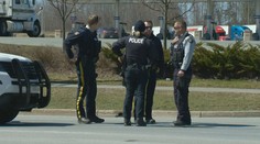 Muž převlečený za policistu postřílel za půl dne 16 lidí. Hnala ho žárlivost