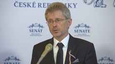 Zálohy na energie musí chvíli zvládnout lidé sami, řekl Vystrčil. Už svá slova mírní