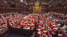 Britská šlechta může přijít o dědičná křesla v parlamentu. Navrhla to vláda