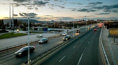 Frajírek ve škodovce jel skoro dvoustovkou po dálnici. Přišel rovnou o papíry