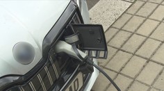 Češi jsou k elektromobilům spíš skeptičtí. Ty přesto rostou na oblibě