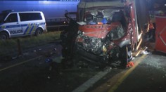 Smrtelná nehoda na dálnici D5, řidič náklaďáku měl couvat k benzínce!