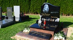 Tady odpočívá: Iveta Bartošová má konečně svůj HROB!