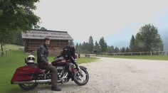 KOŘENÍ: Alpy na motorce