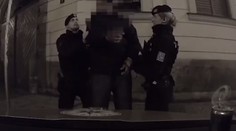 Policejní hlídka měla s obrem co dělat. Chlap jak hora kladl odpor