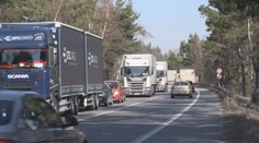 Kde jsi, tam zůstaň a vyvěs vestu. Kamiony kvůli cenám paliva blokovaly silnice