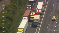 Porsche se vyvezlo za sanitkou, policisté si na něj počkali