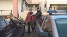 V jeho domě našli 3 mrtvé děti. Teď si pro něj přišla policie
