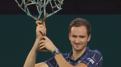 Zverev titul v Paříži nezíská, ve finále podlehl Medveděvovi