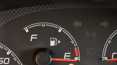 Má vaše auto vyšší spotřebu, než říká výrobce? Myslí si to téměř půlka řidičů