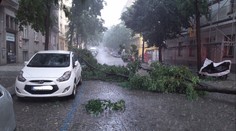 Znovu udeřily velmi silné bouřky. Přívalový déšť a krupobití bičovaly Česko