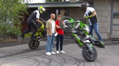 VIDEO: Takhle se jezdí ve stylu. Kaskadéři předvedli ostrý "balet na motorce"