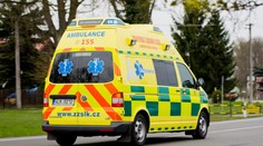 Brutální útok před školkou v Plzni: Muž ženě vylil do obličeje silnou kyselinu