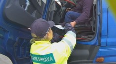 Řidič kamionu převážel nelegální migranty přímo v kabině pod místem pro spaní