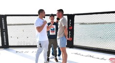 Till a Whittaker si pohlédli do očí! Staredown se konal přímo na pláži