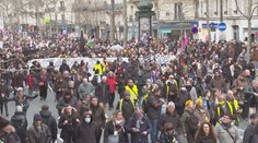 Paříž je stále plná demonstrantů. Macron se občany snažil uklidnit skrz projev